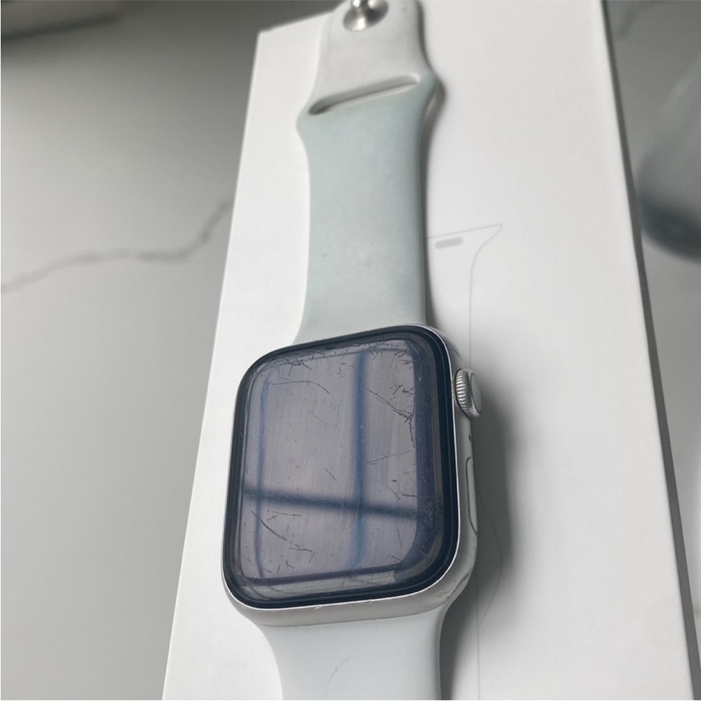 Apple Watch 44 MM Series 4 Silver Aluminum Case White Sport Band - Picture 12 of 16